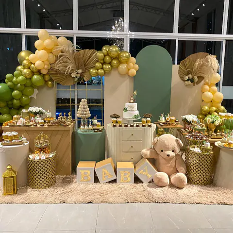 Baby shower en verde oliva y dorado
