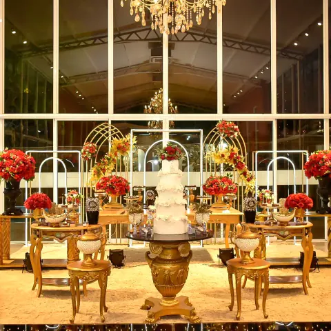 Boda de noche en dorado y rojo