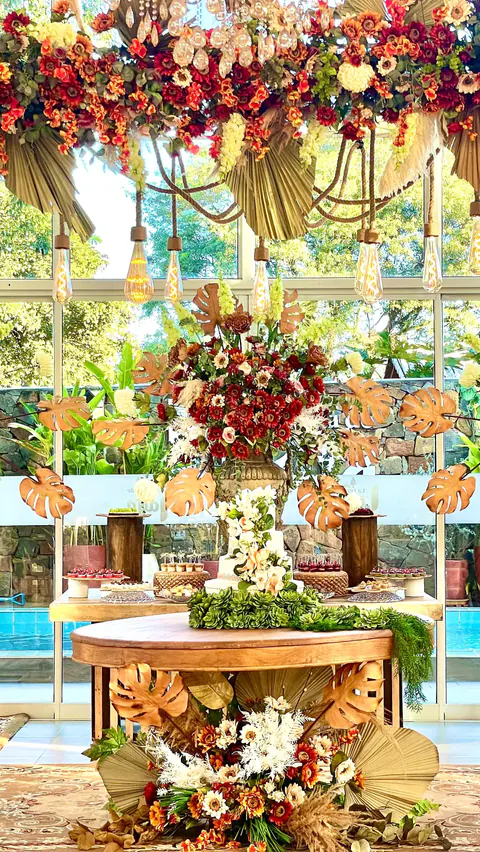 Mesa dulce de otoño con lámparas colgantes